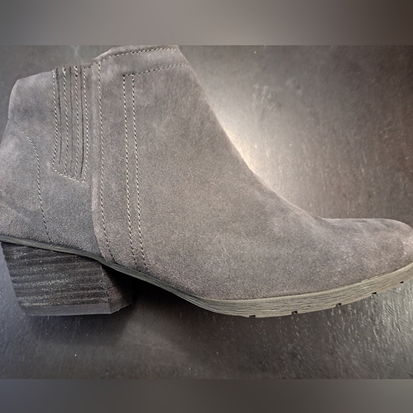 Blondo Chelsea Grey Suede Ankle Booties    Size 8.5 - Picture 7 of 13